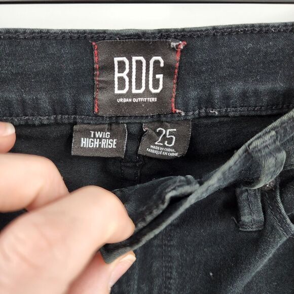 BDG urban Outfitters twig high rise black jeans 25 ripped knee - Picture 3 of 3